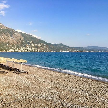 Serene Seaside Bliss - Lush & Secluded Garden Oasis كالاماتا المظهر الخارجي الصورة
